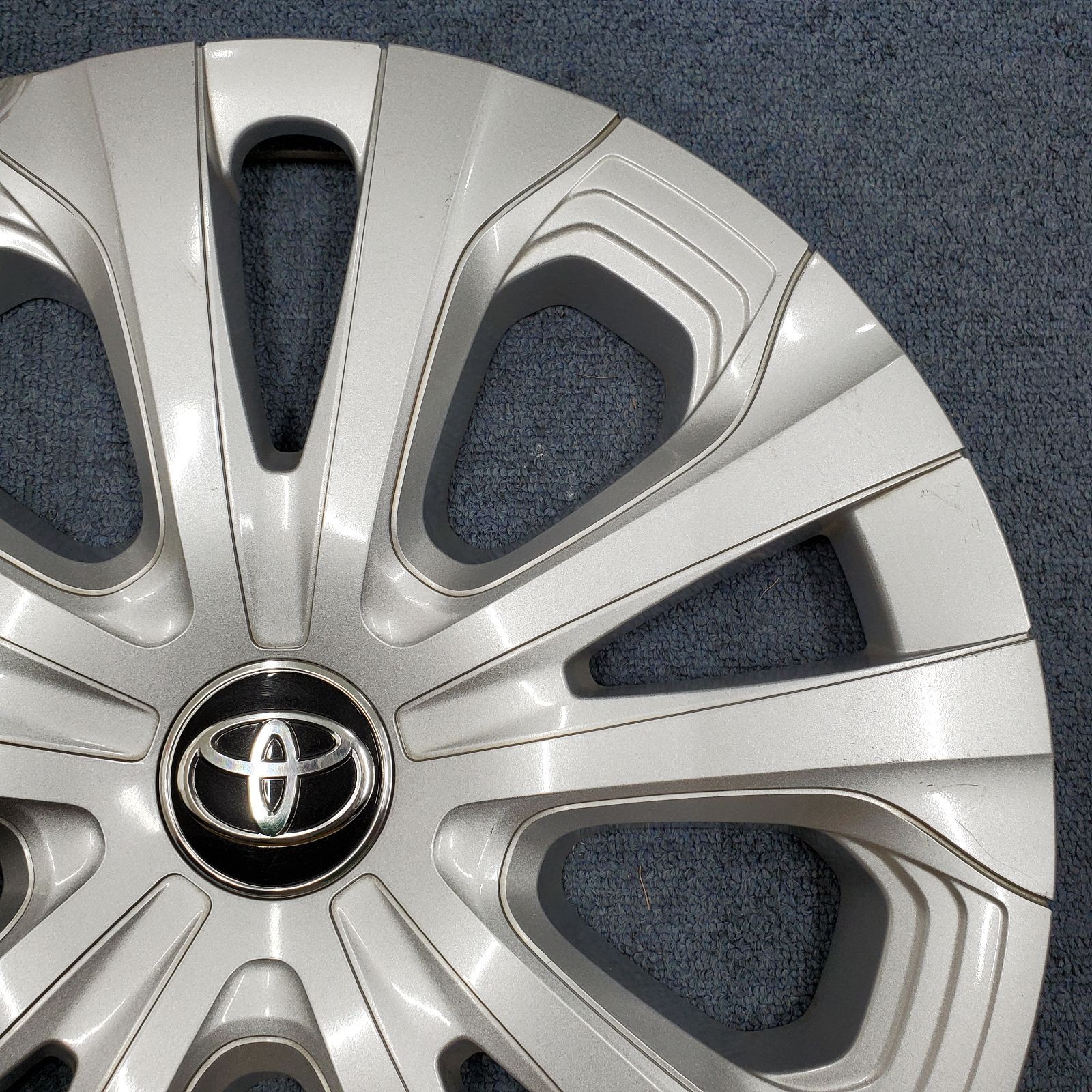 トヨタ プリウス50後期ホイールキャップ4枚 プリウス 50 後期 Aプレミアム 純正 ホイールカバー ホイール
