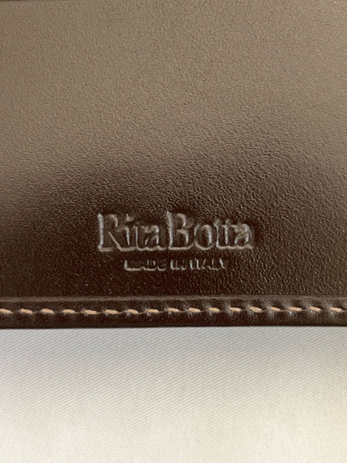 RitaBotta（リタボッタ）折財布ジッパー