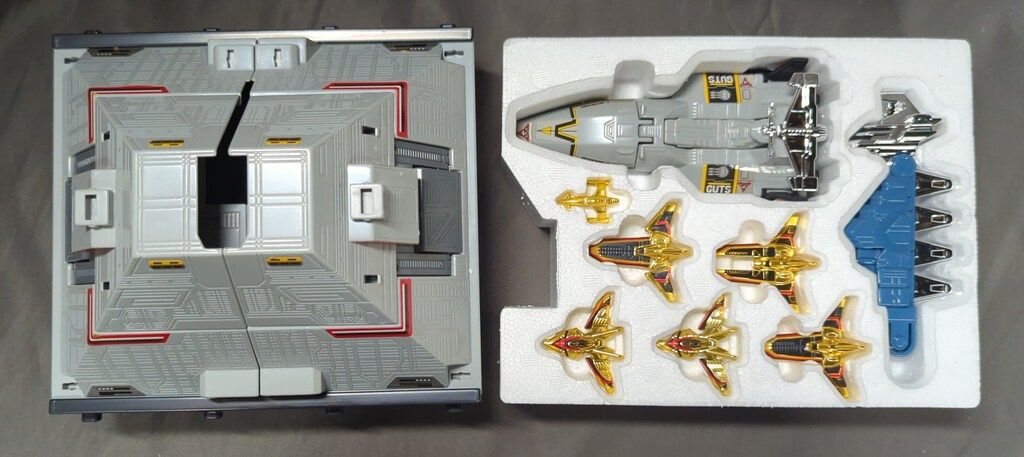 バンダイ ウルトラマンティガ ウルトラマンティガ TPC極東本部基地 DX