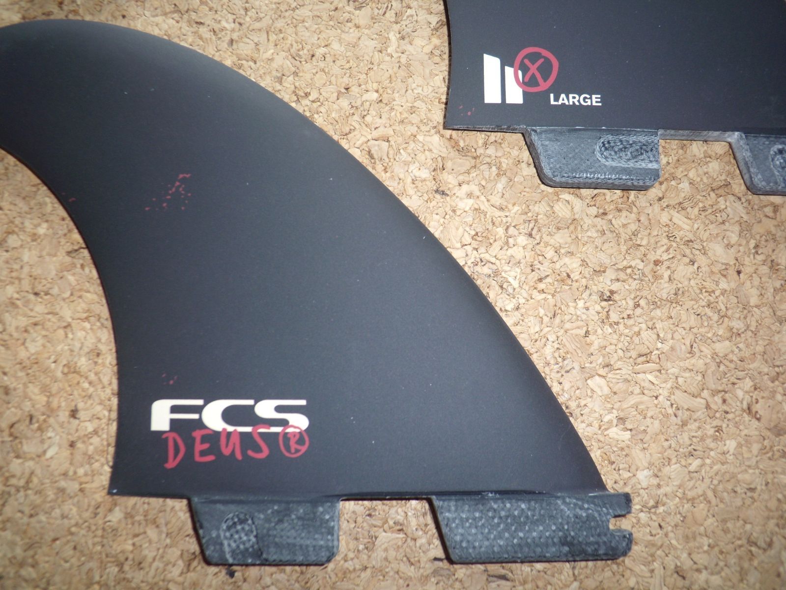 送料無料△FCS II Deus Tri PC Large Fins 新品 【公式通販】
