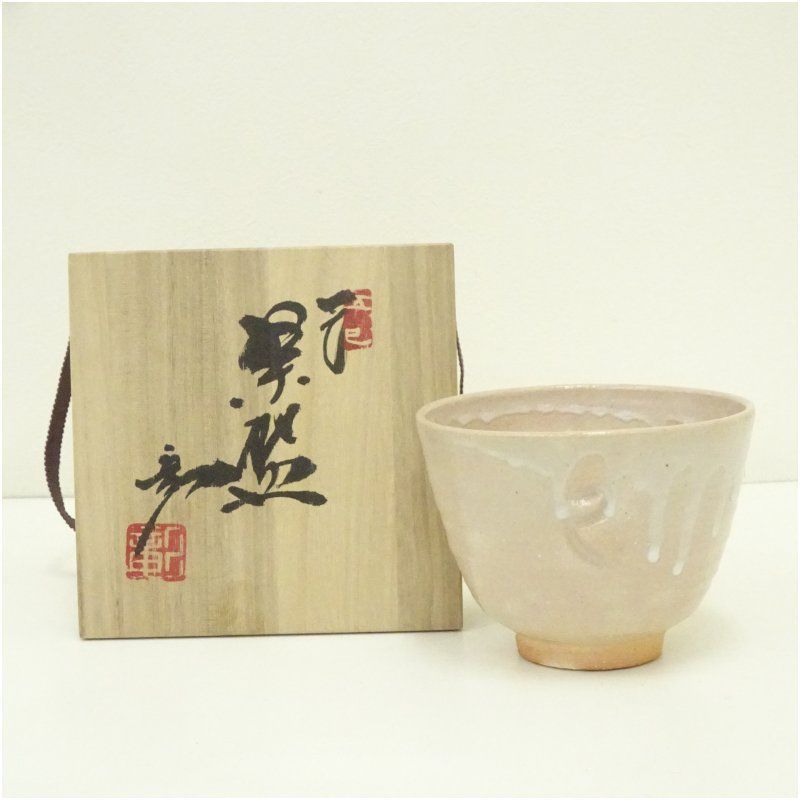 陶磁器 花瓶 鳥 フラワーモチーフ 立体装飾 金彩 アンティーク調