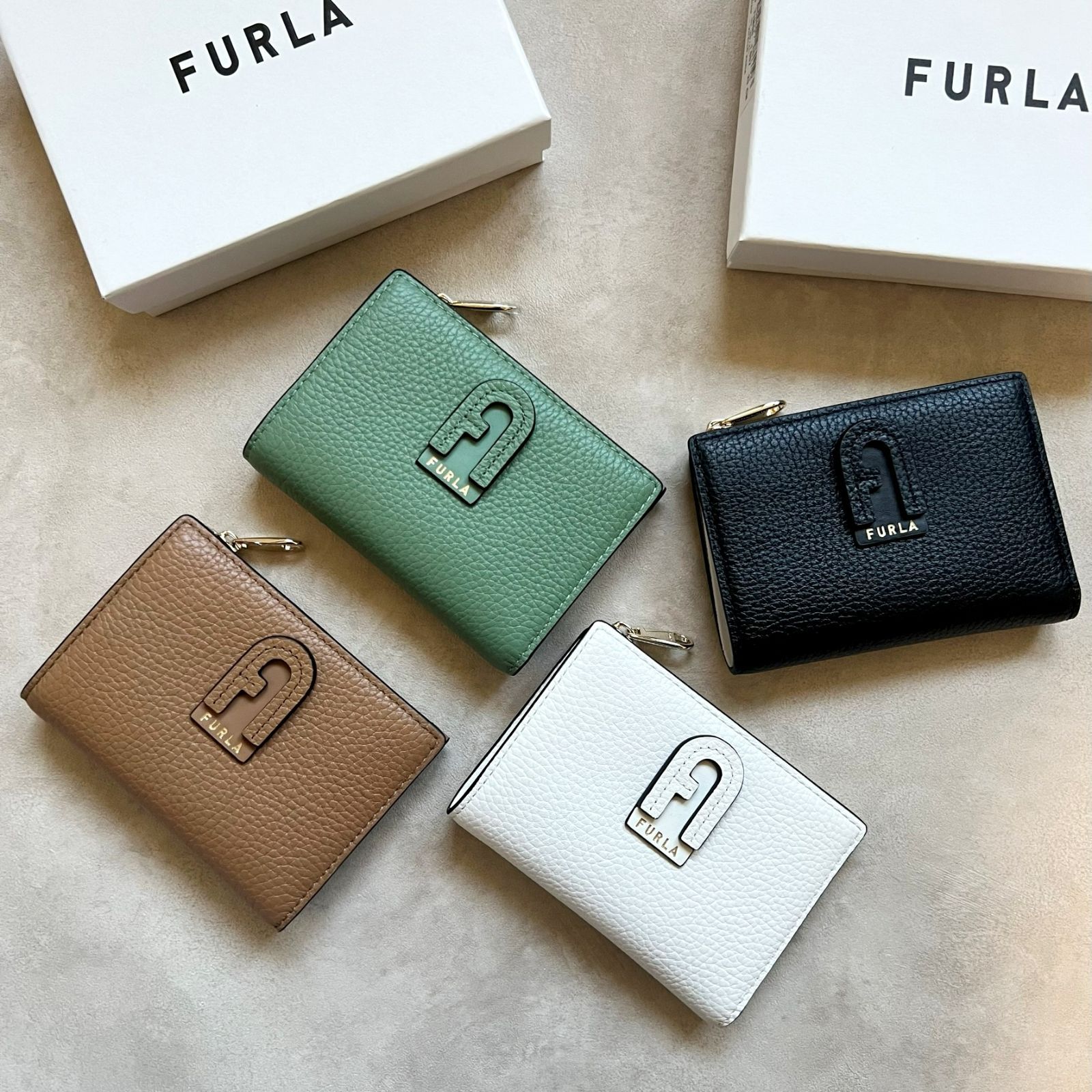 新品未使用箱付き】FURLA フルラ DAFNE二つ折りコンパクト財布 - メルカリ