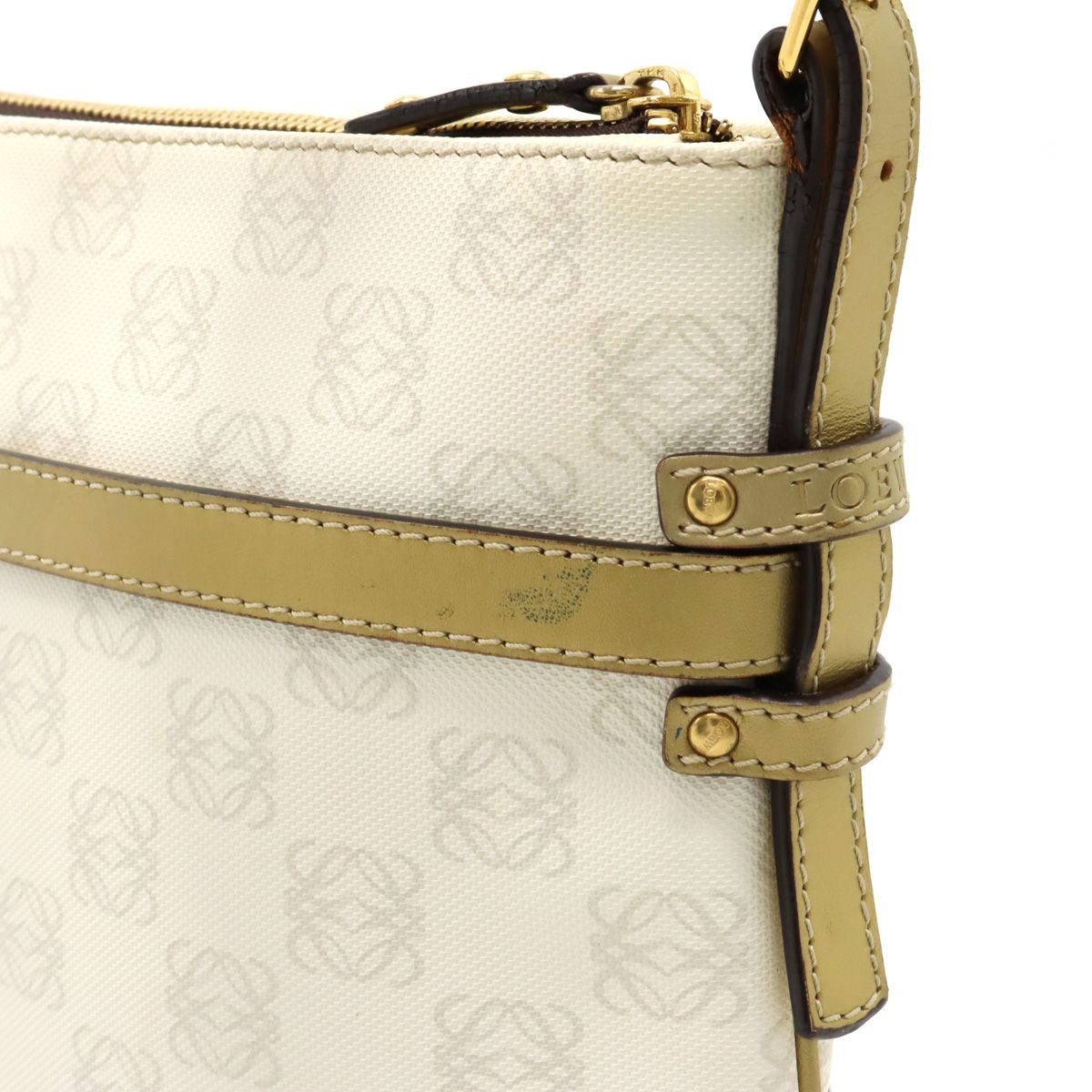 LOEWE ロエベ アナグラム ショルダーバッグ 斜め掛け PVC レザー LOEWE ロエベ アナグラム ショルダーバッグ 斜め掛け PVC レザー