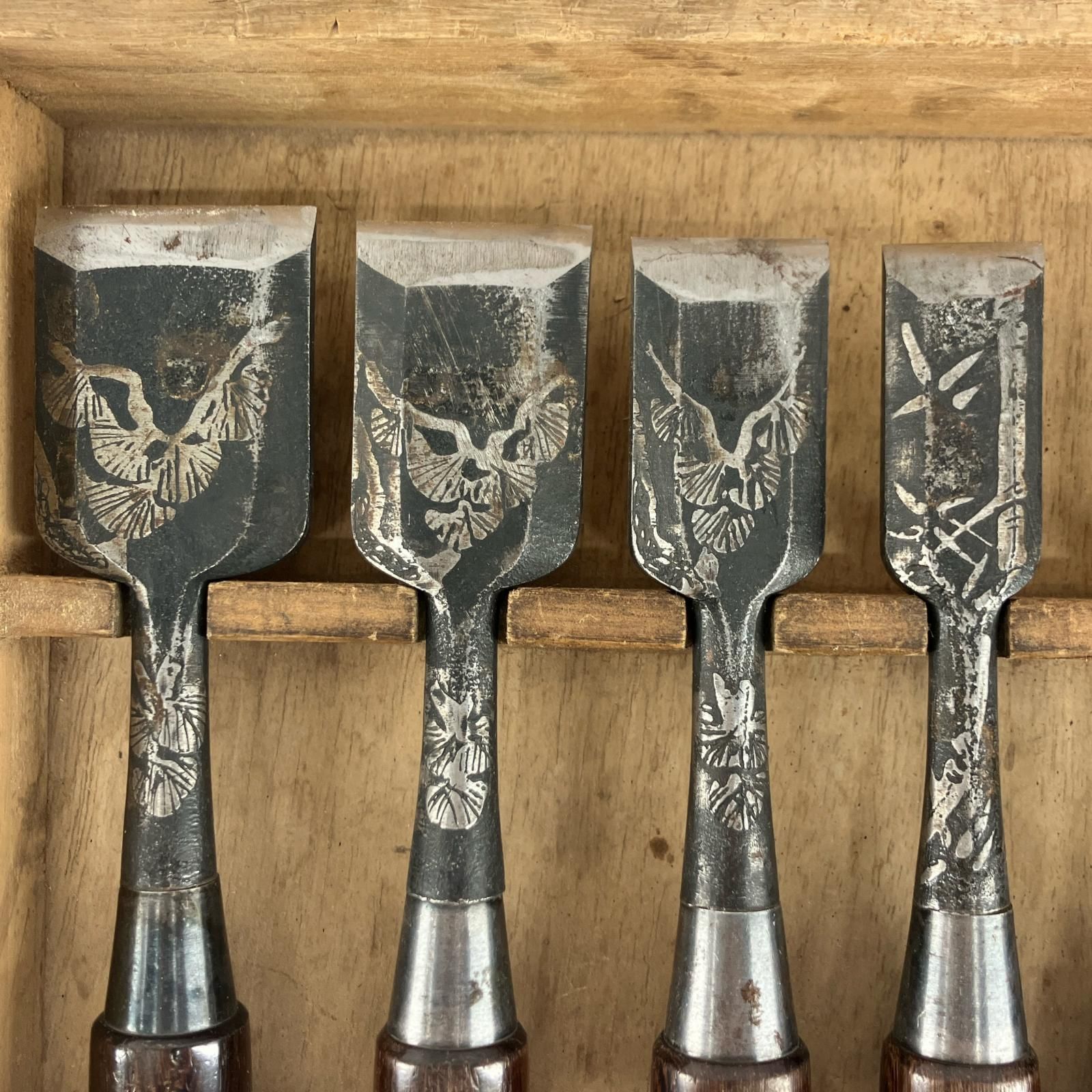 大工道具 ノミ 程度B 10本組 四ツ裏追入堂 松竹梅 朱丹柄