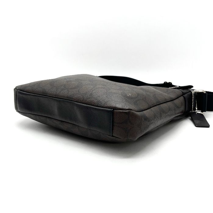 根強い COACH コーチ ロゴ シグネチャー レザー ショルダー バッグ eH0821N 自信