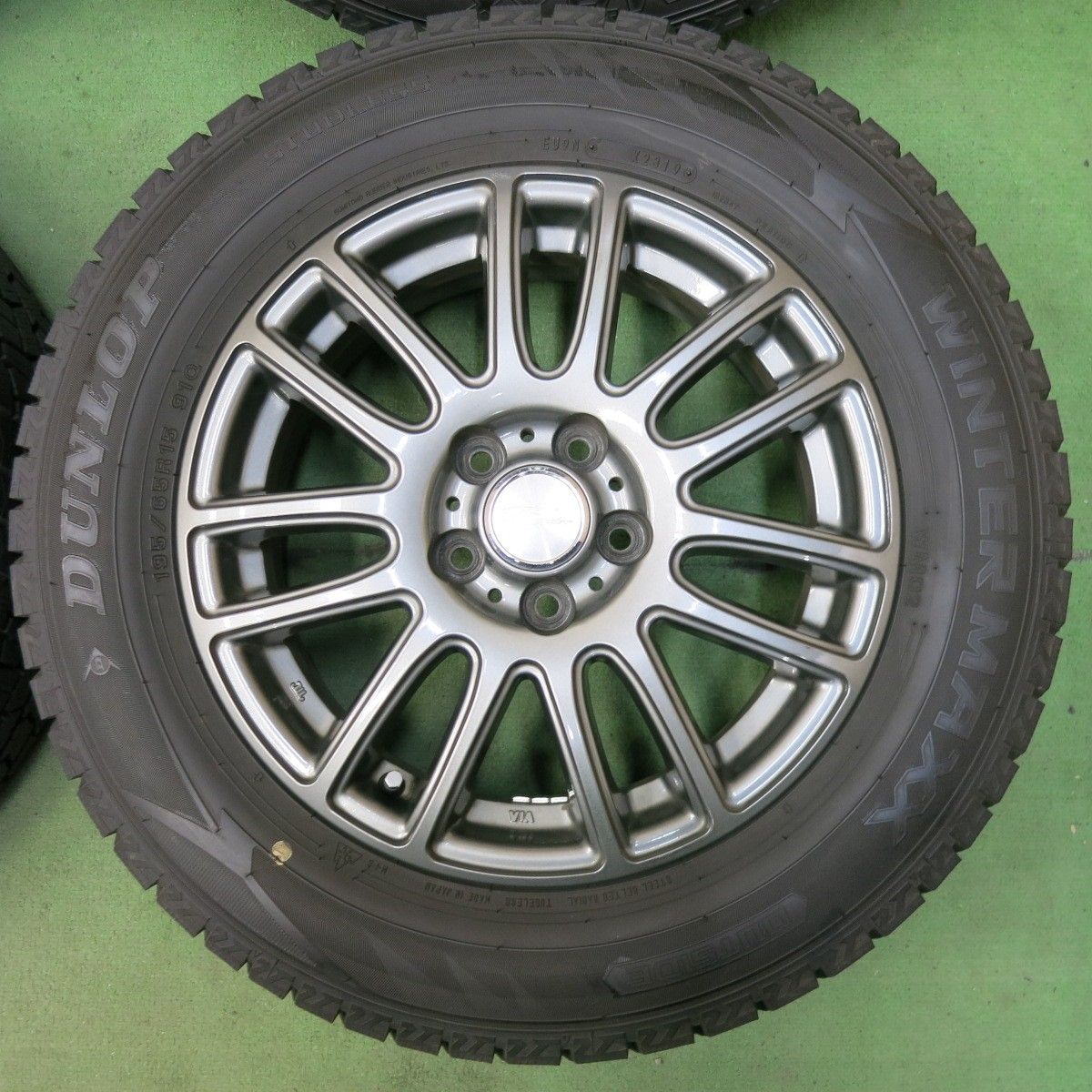 バリ溝！キレイ！ほぼ10分☆プリウス 等 195/65R15 スタッドレス 