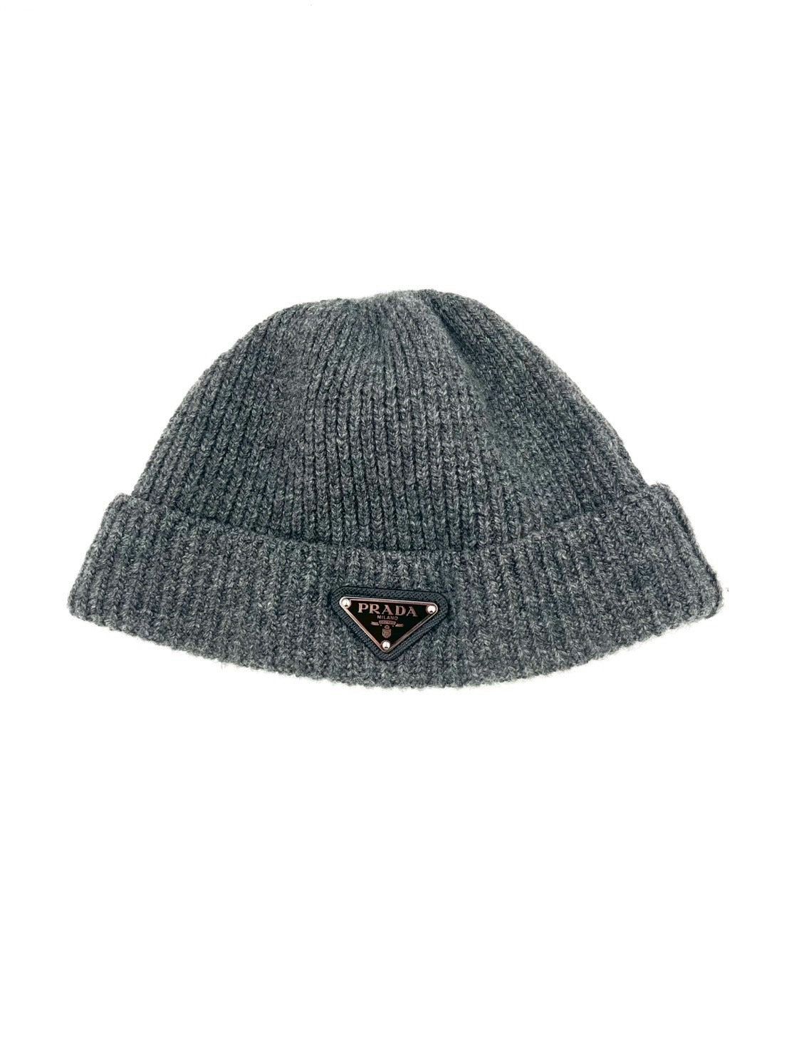 PRADA トライアングルロゴビーニー