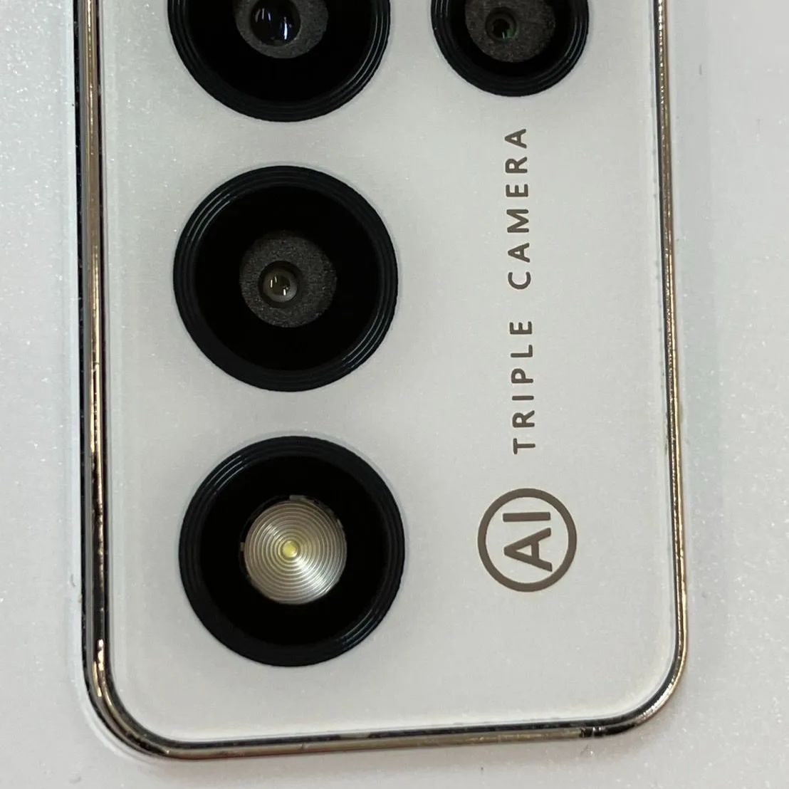 ホワイト スマートフォン トリプルカメラ 64GB☆トリプルAIカメラ搭載】Libero 5G III A202ZT ホワイト