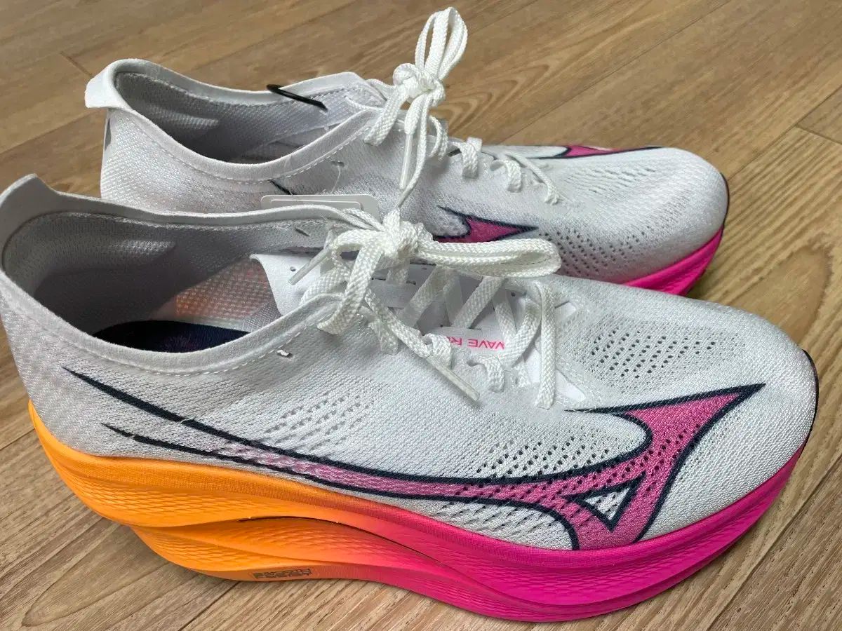 mizuno ミズノ ウェーブ 反乱 白 ランニングシューズ