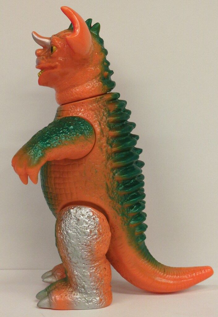 バンダイ 東宝怪獣シリーズ ブルマァク バラゴン オレンジ成型 230mm
