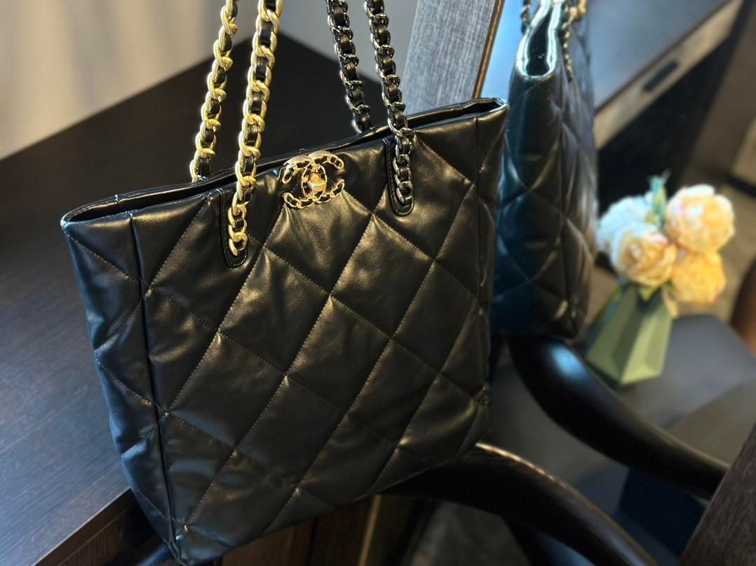 CHANEL ブラック ボディバッグ キルティング 極美品】CHANEL ブラック キルティングショルダーバッグ - メルカリ