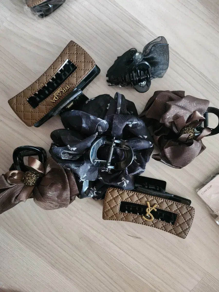 感謝価格(ㅅ´꒳` )白猫と少女 レジンヘアゴム 新年新作】♡愛され猫の