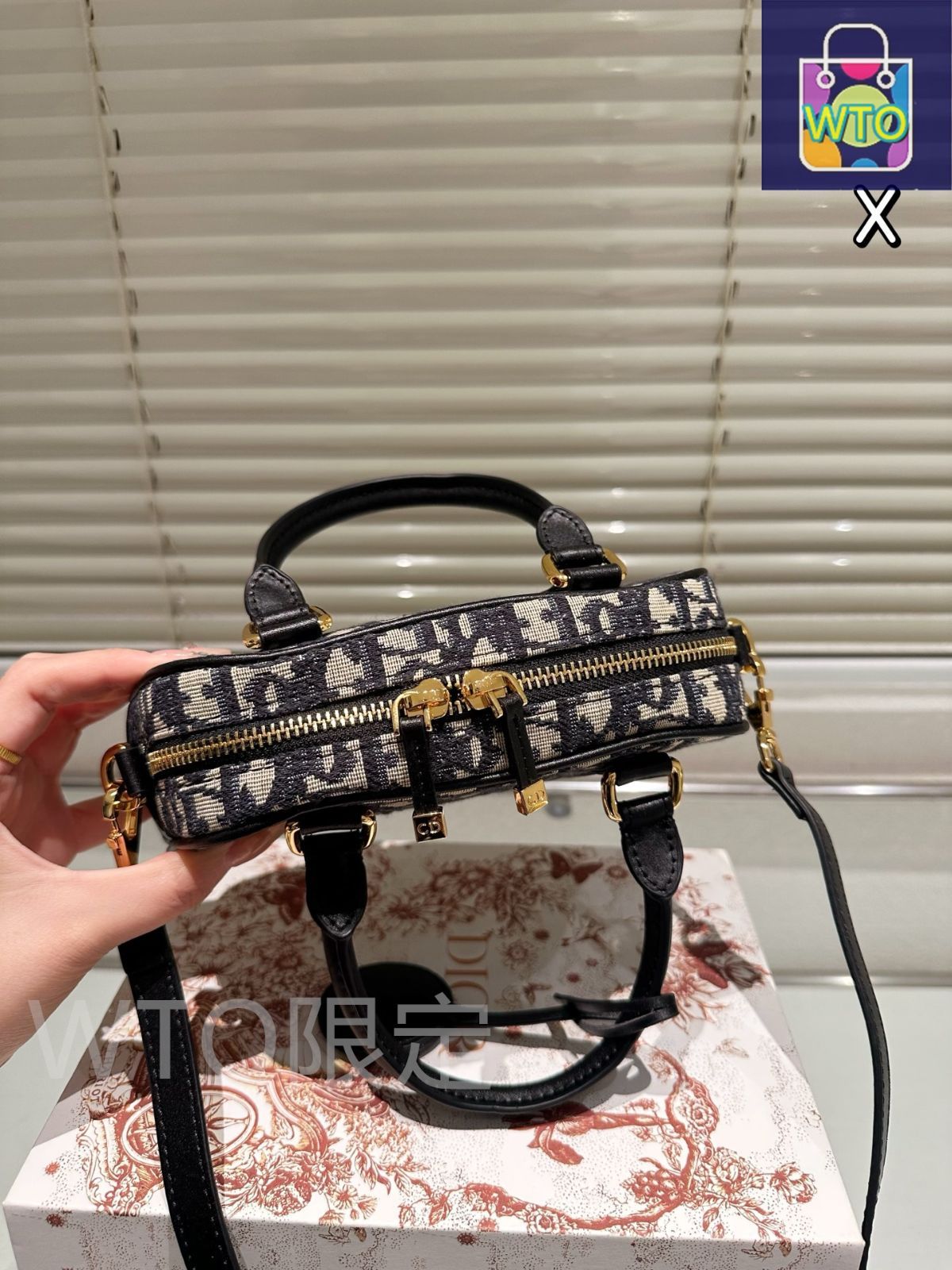 国内完売品♪ D-Vibe East-West Nano バッグ 今日特価】D-Vibe East-West 超ミニ ハンドバッグ - メルカリ