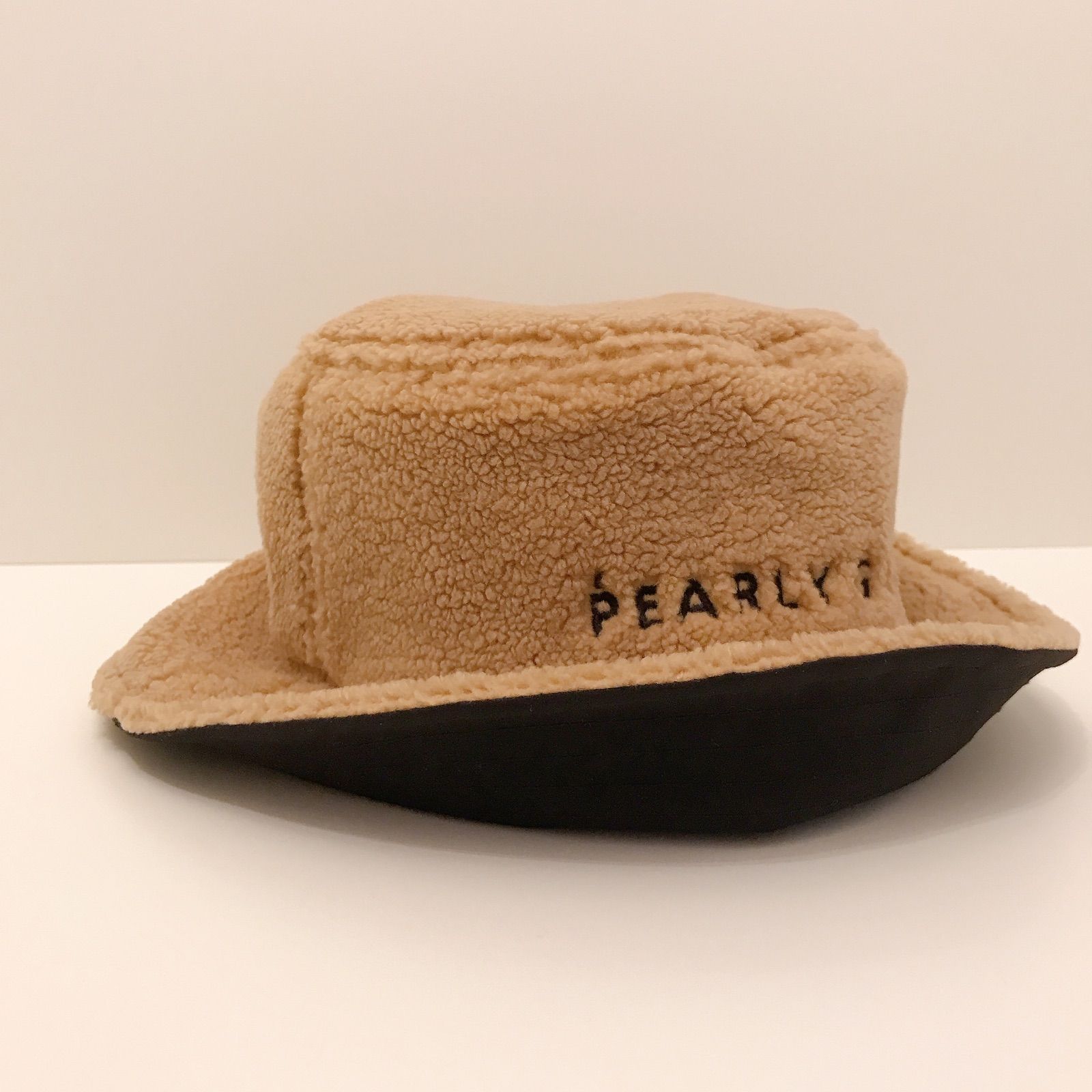 パーリーゲイツボア ハット リバーシブルハット秋冬用 ベージュボア✖️ブラック パーリーゲイツ ボア ハット リバーシブルハット 秋冬用