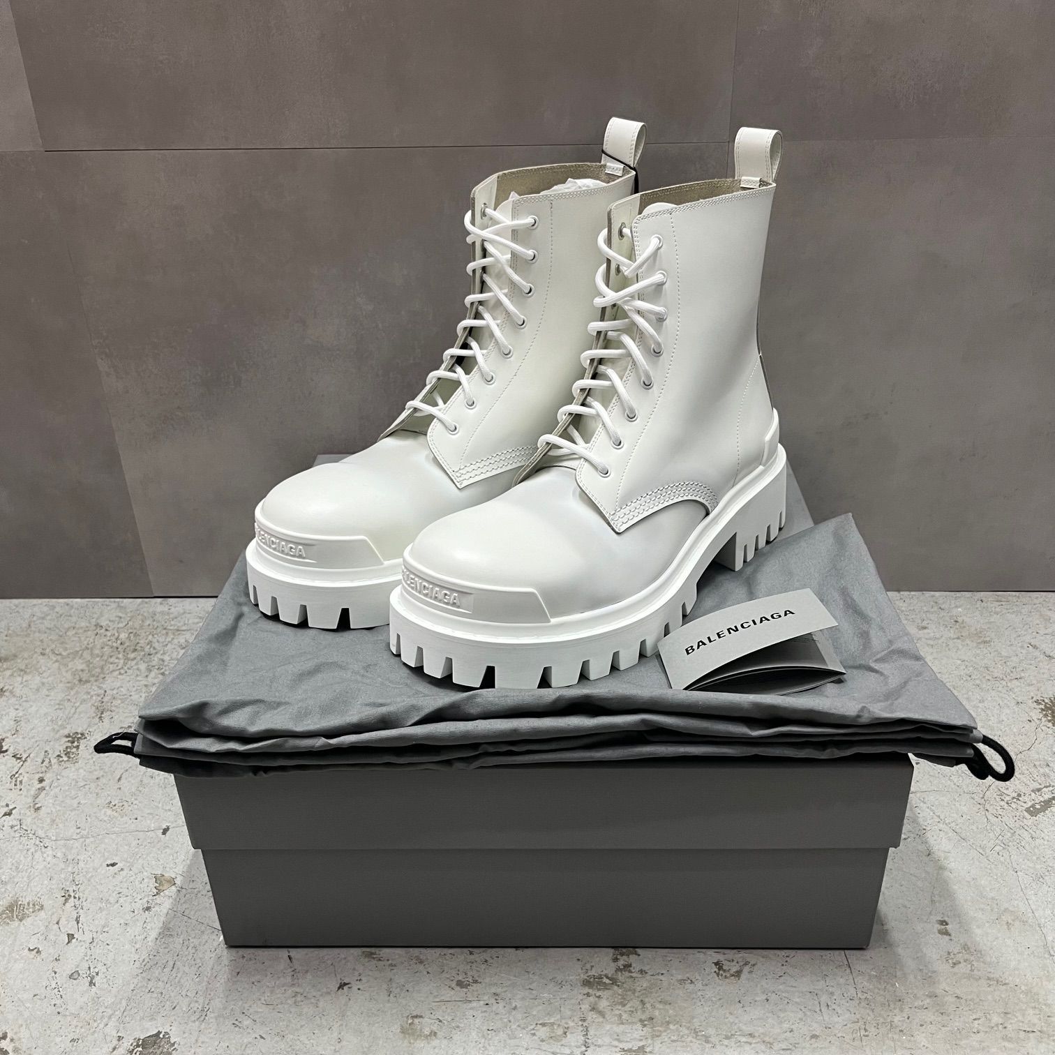 新品 BALENCIAGA STRIKE LACE-UP BOOTS 590974 ストライク レースアップ ブーツ バレンシアガ 41  72166A2 - メルカリ