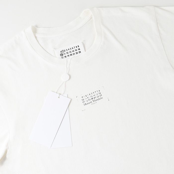 MAISON MARGIELA メゾン マルジェラ トップス スタンプロゴTシャツ S50GC0706 S24575 レディース ユニセックス ホワイト コットン 半袖 春夏 クルーネック Maison Margiela MAISON MARGIELA メゾン マルジェラ トップス