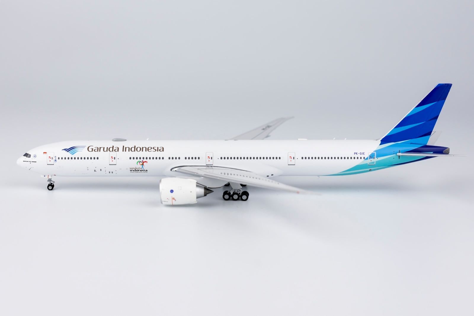 待望☆】 ミニカー<br> 1 400 ガルーダ インドネシア航空 BOEING 777