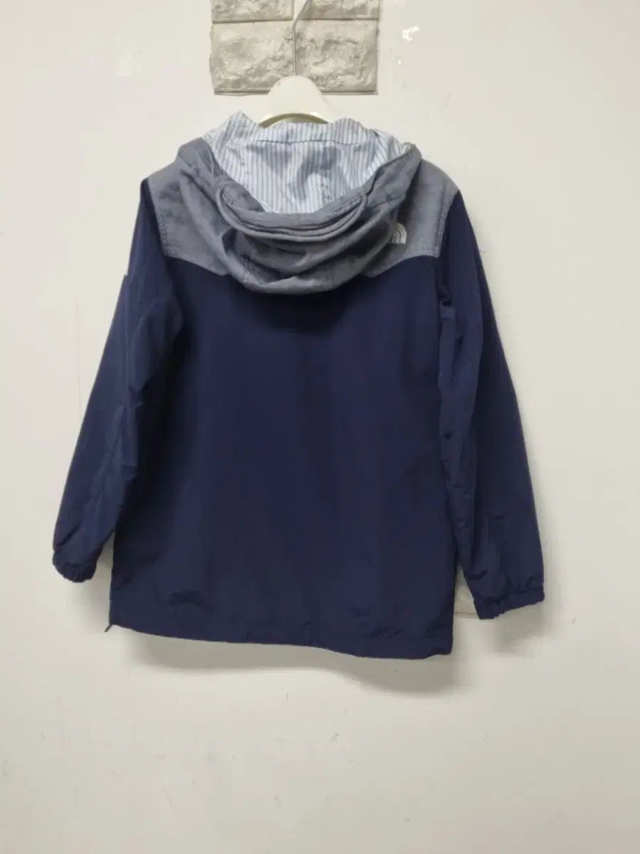 １１　ノースフェイス140 THE NORTH FACE(ザノースフェイス) トゥイーン ウィンドブレーカー 140