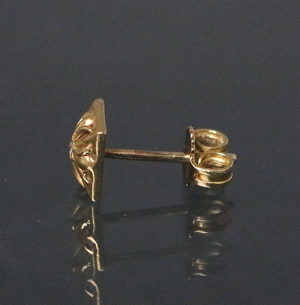 ピラミッドスタッズ スタッド ピアス 1P パヴェダイヤ 22K ピラミッドスタッズ スタッド ピアス 1P パヴェダイヤ 22K