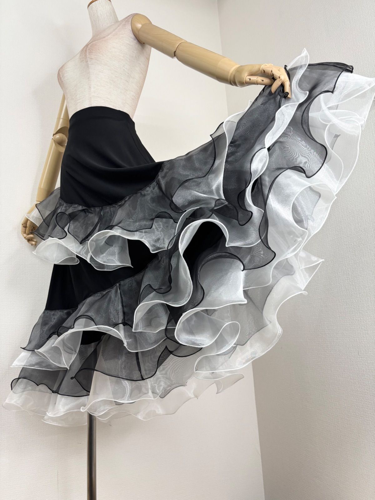 新品》社交ダンス ブラック×ホワイト オーガンジーフリル スカート