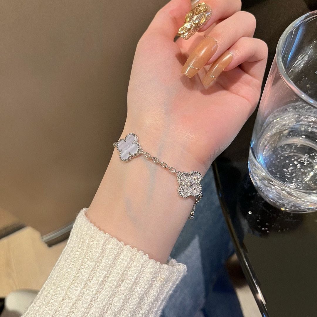 クローバーブレスレット　カルセドニー クローバーブレスレット カルセドニー カルセドニー クローバー