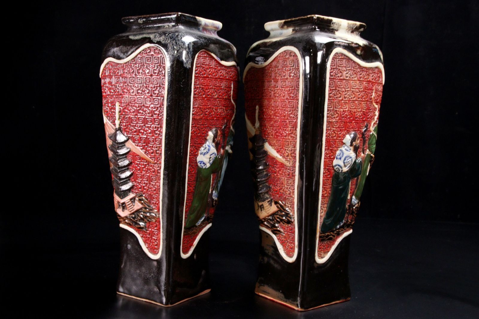 隅田焼 井上良斎 高浮彫 賢人彫刻花瓶 一対 30.5cm 花入 唐物
