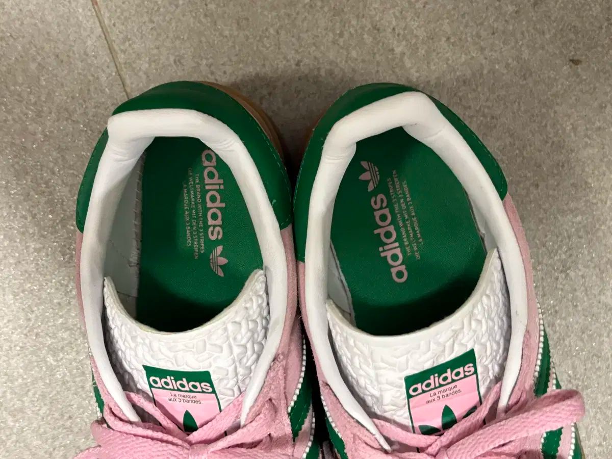  アディダス ガゼル ボールド TRUE ピンク グリーン フラットシューズ バレエシューズ パンプス