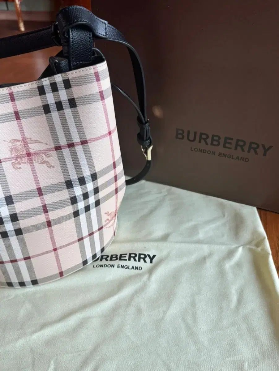 Burberry バーバリー バケットバッグ