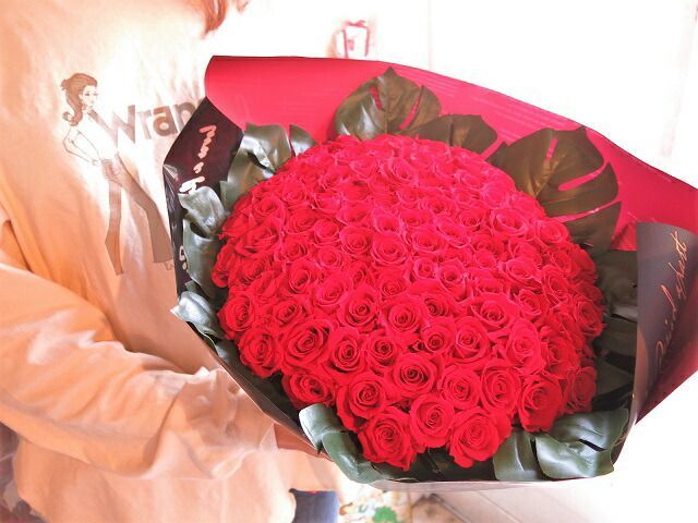 花束 赤バラ108本使用