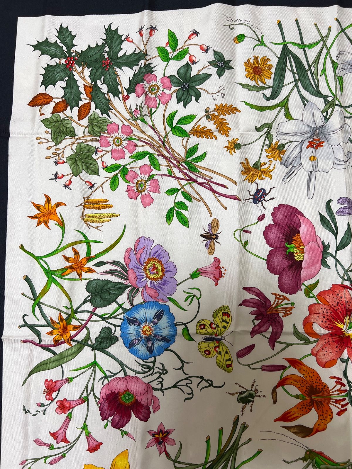 GUCCI シルクスカーフ グッチ 花柄 グッチスカーフ 虫 花