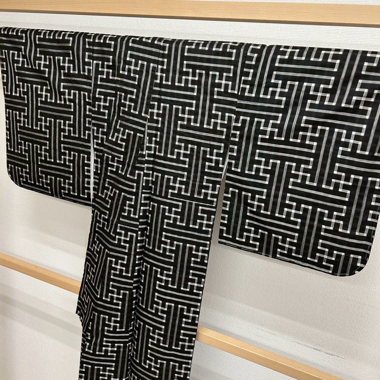 本場奄美大島紬 秋名バラ 龍郷 白 希少 裄65.5 正絹 着物 MK-090