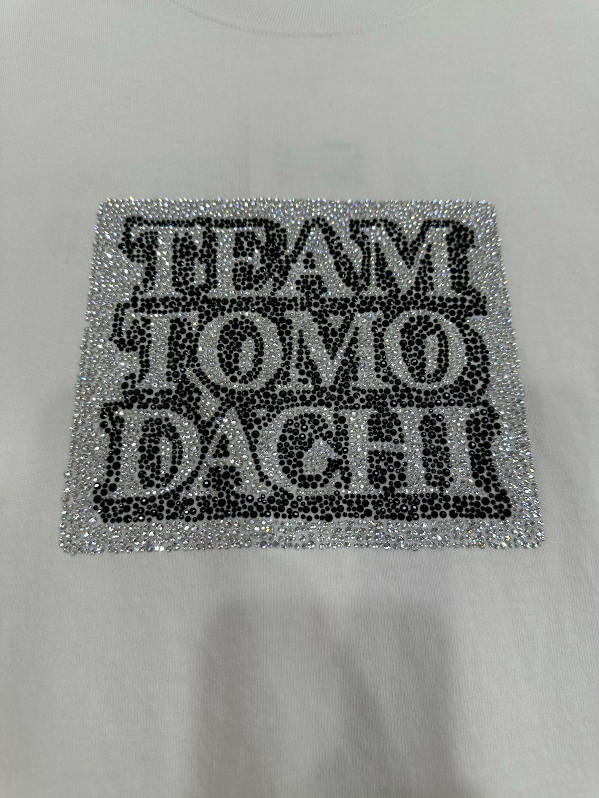 TEAM TOMODACHI LABEL TEE WHITE