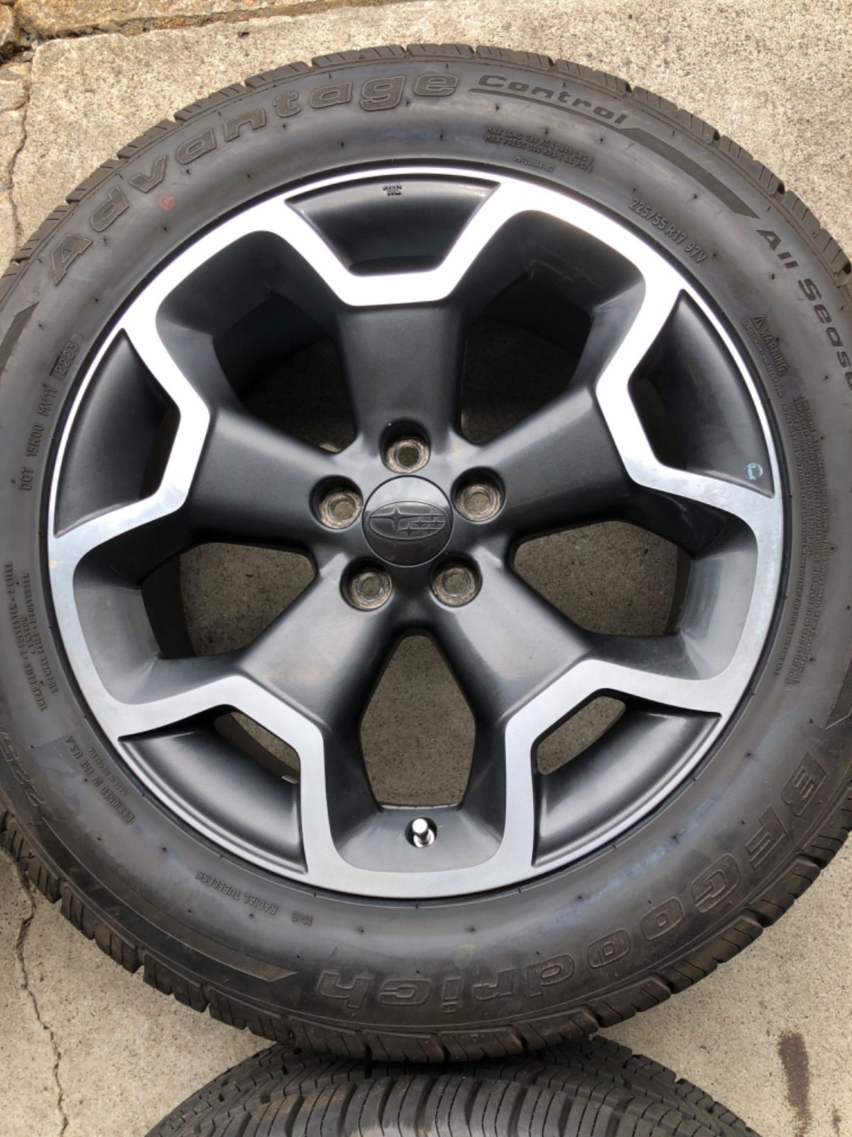 スバル XV 225/55R17 夏 サマータイヤ 2023年 BF Goodrich Advantage