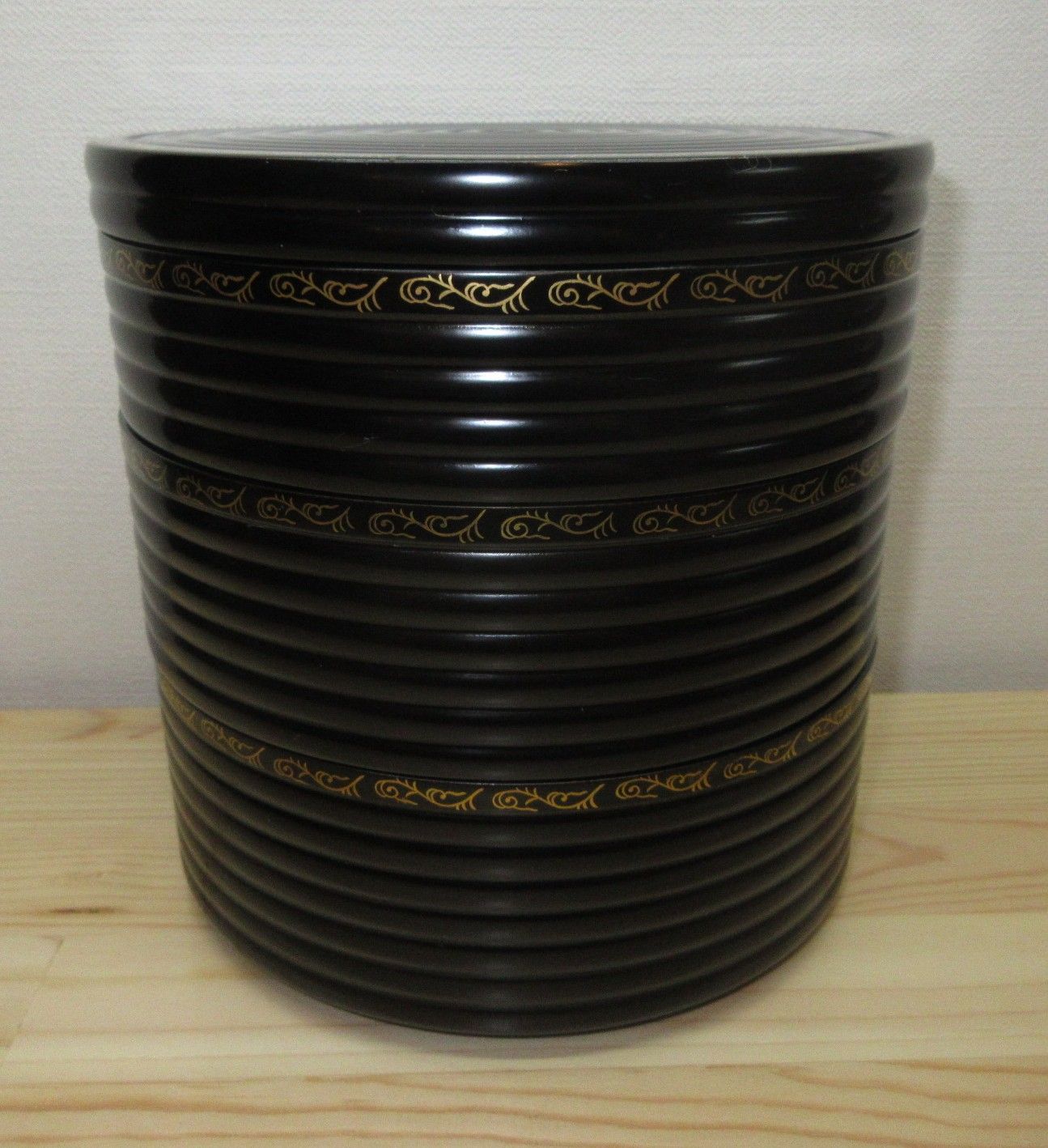 逢絢亭 茶道具 丸重 京塗 唐草蒔絵 ３段重 平安象彦 共箱入り