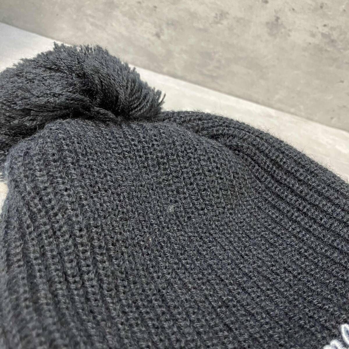 正規品　Supreme シュプリーム　ニット帽　ビーニー　ポンポン　ブラック Supreme ポンポンニット帽 ビーニー ブラック シュプリーム
