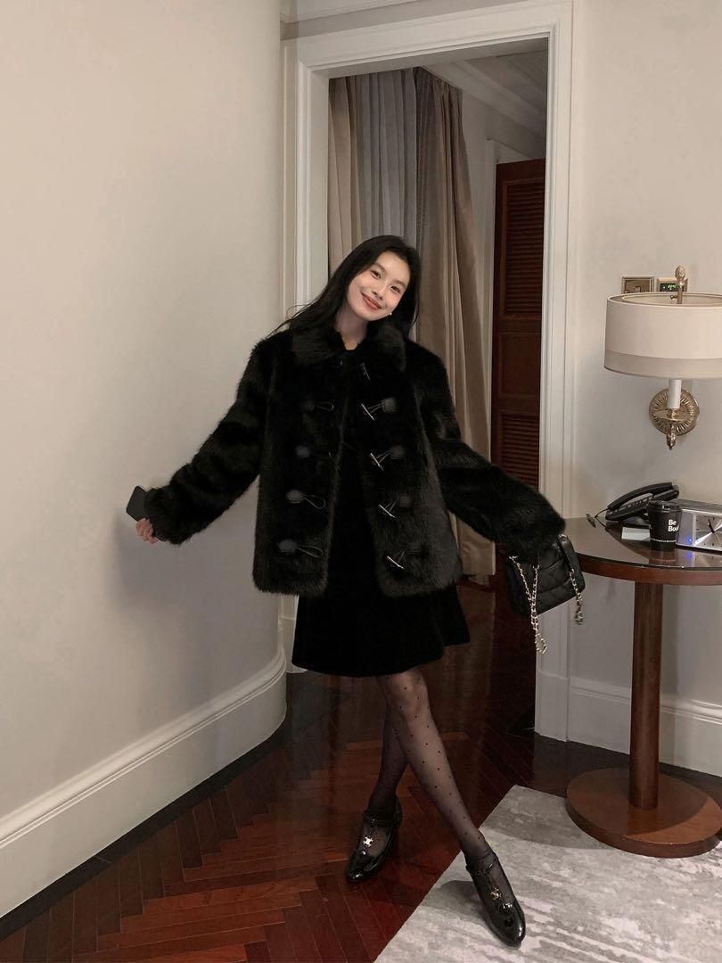 春コーデにぴったりのセクシーな一枚