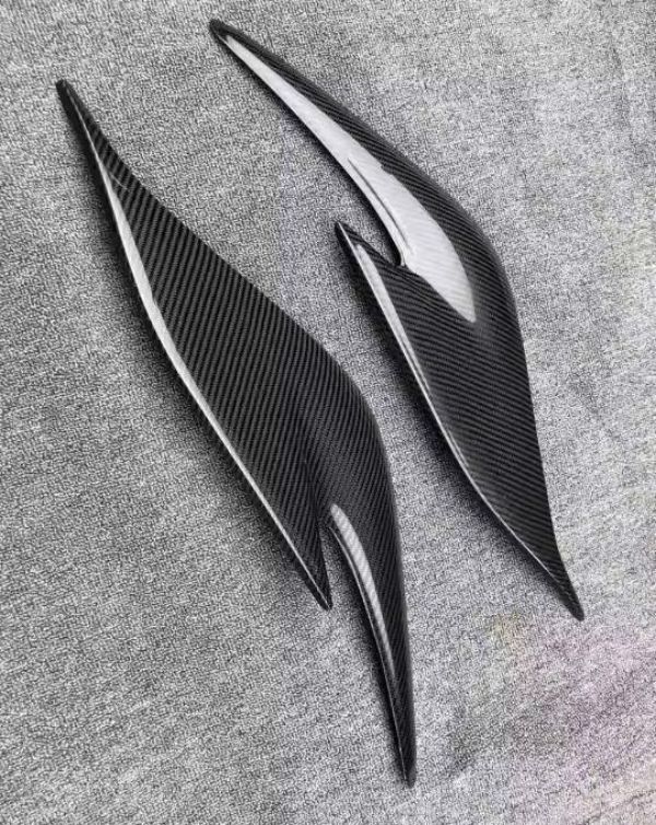 高品質 トヨタ　プリウスZVW30 ヘッドライトアイライン　左右2枚 2012～2015年式　車種専用リアルカーボン製