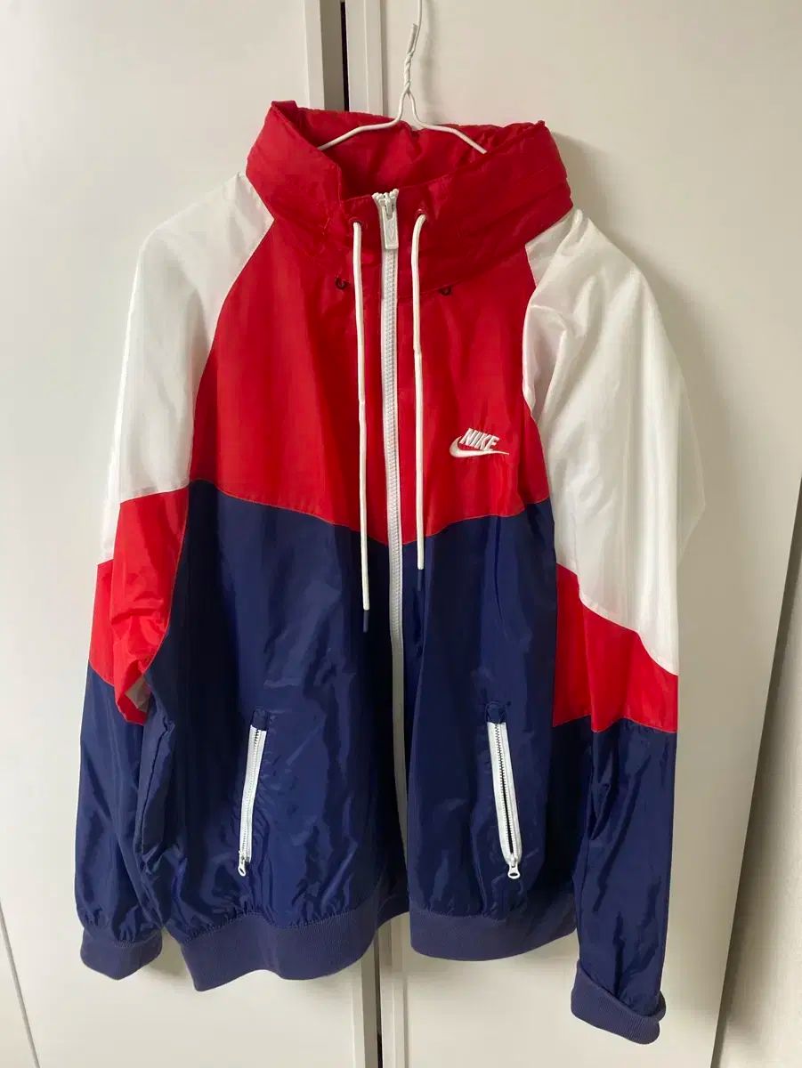 【雷市場（ポンジャン）商品韓国直送】 Nike(ナイキ） ウインドランナー ウインドブレーカー レッド ネイビー xl
