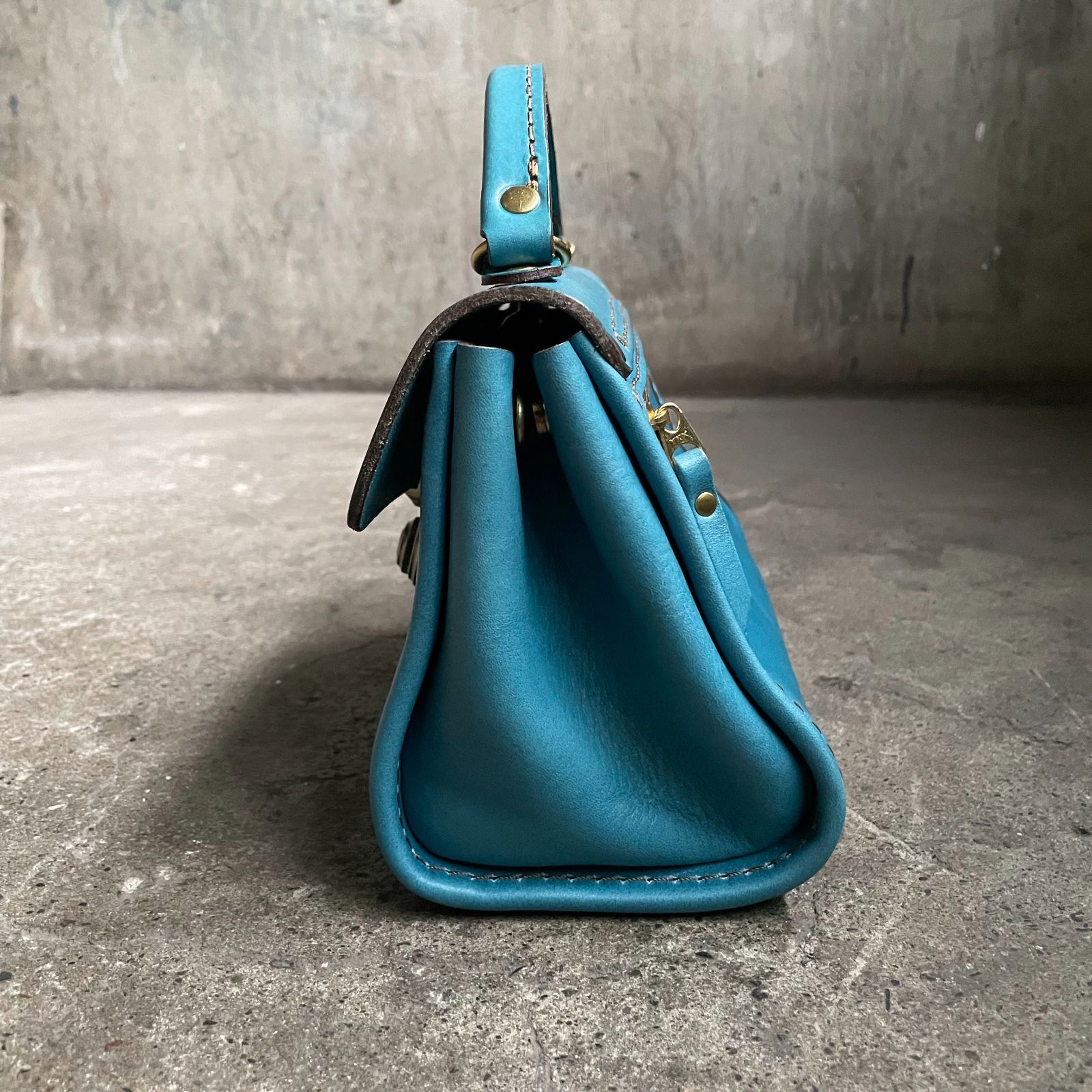 R HERZ(ヘルツ)ブチミニョン　限定カラー　ブルー HERZ 2025春夏限定色 プチミニョン セルリアンブルー ハンドバッグ