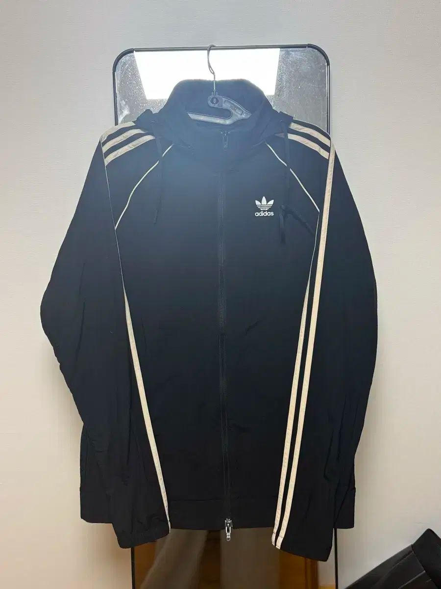 adidas アディダス ウィンドブレーカー