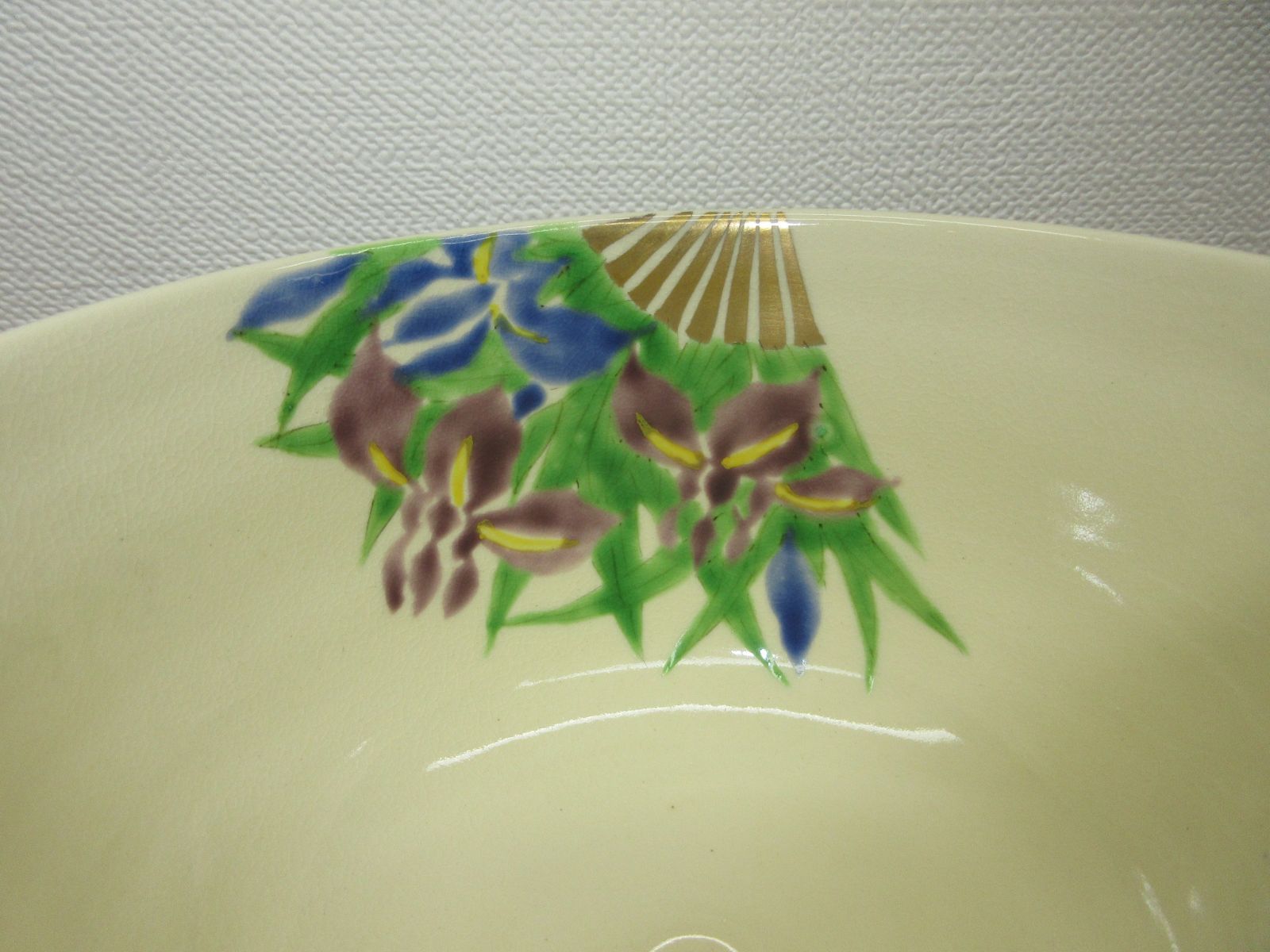 扇面に花菖蒲の図