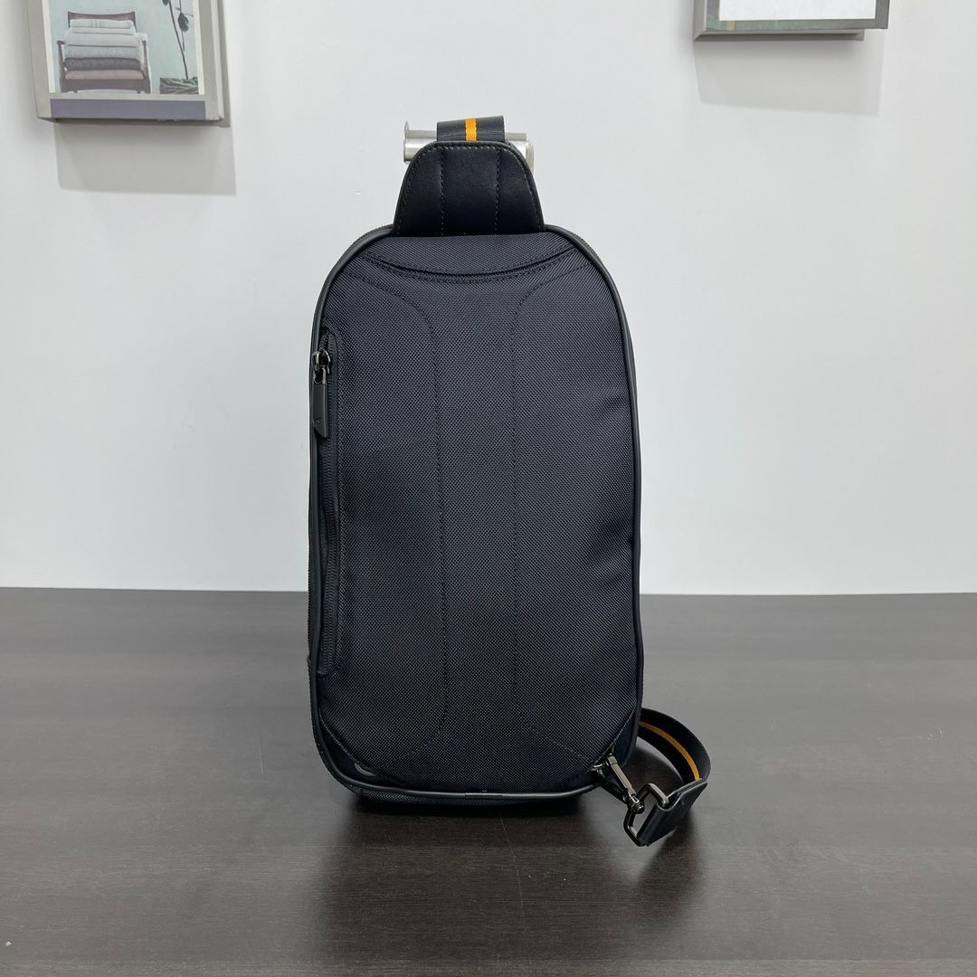 洗練スタイル TUMI×MCLAREN トルク スリング ボディ ショルダーバッグ 