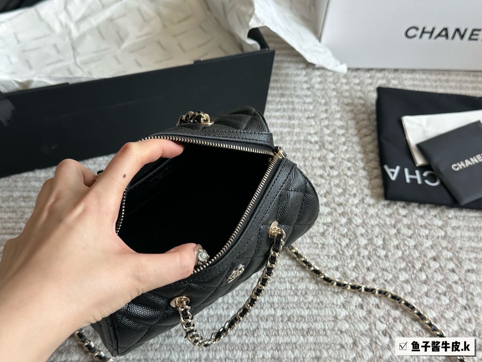新作♪【 CHANEL 】シャネル ジップ ボーリングバッグ 【25P】 今日特価】Chanel 25P Bowling Bag Platinum ?枝牛 / シャネル