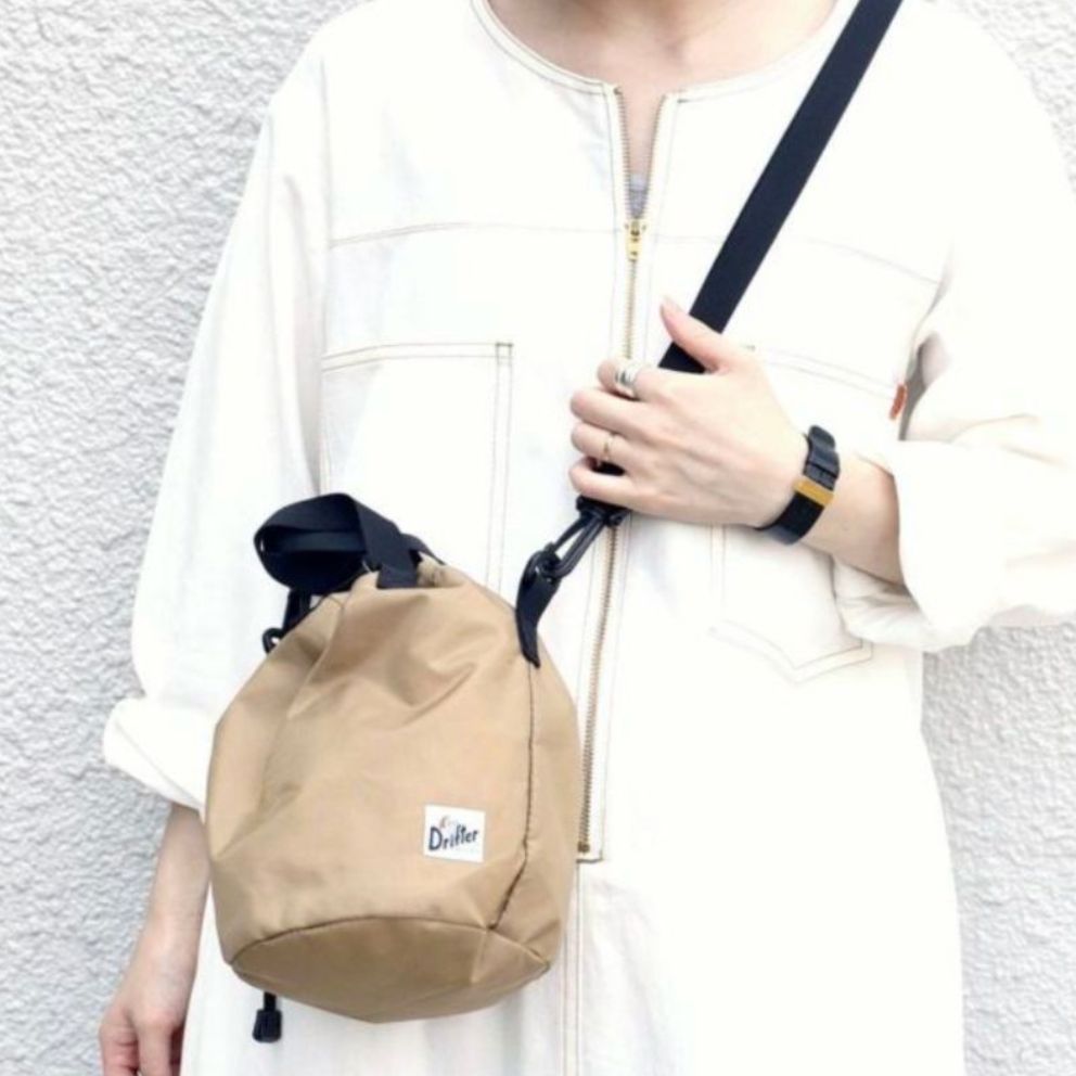 Drifter DRAWSTRING POUCH ドリフター ドローストリングポーチ 巾着バッグ ショルダーバッグ TAN - メルカリ