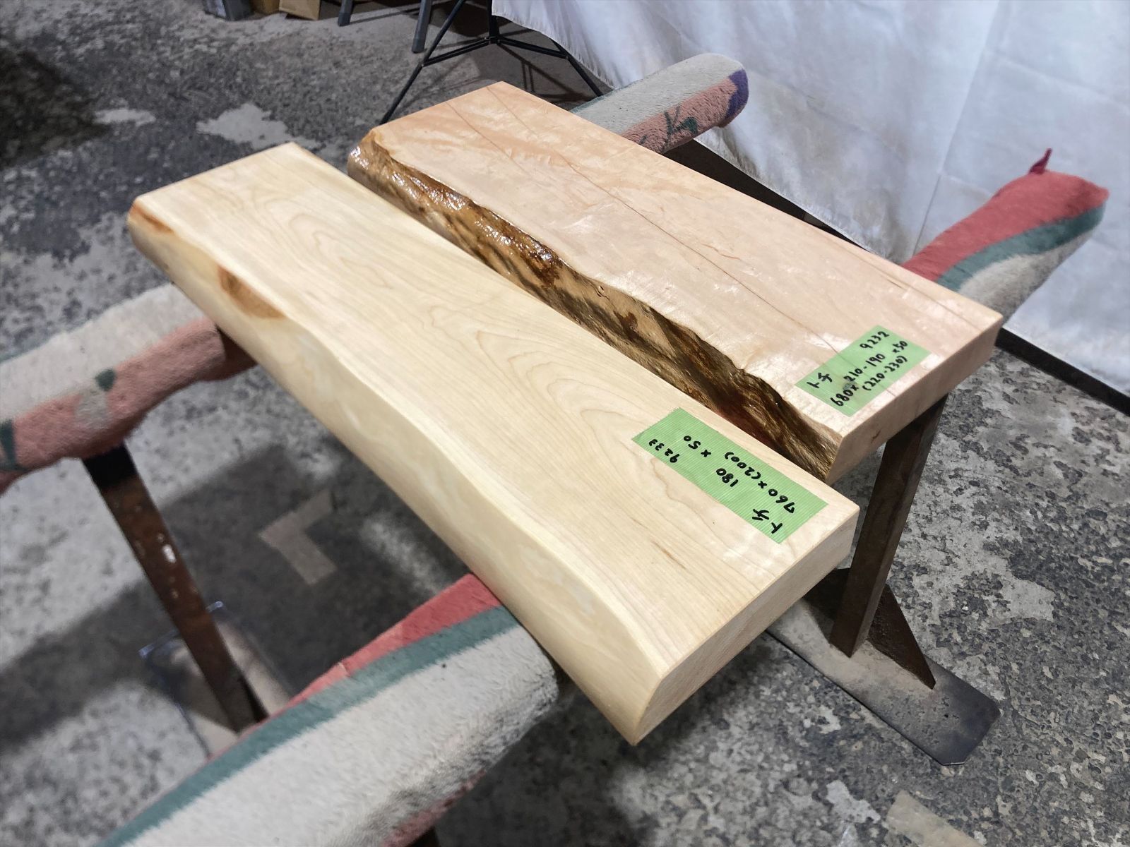 トチ9232-9233 トチの木 2枚口 一枚板無垢 乾燥材 カウンター 棚 テレビ台 カウンター センターテーブル 窓台 橡 栃