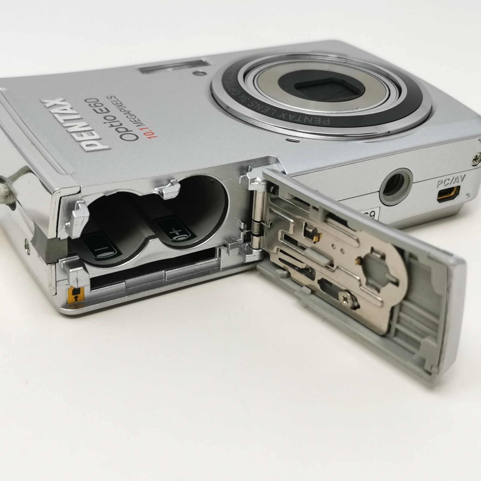 【美品・動作確認済】PENTAX Optio E60 シルバー　コンデジ PENTAX optio E60 シルバー 電池式 デジタルカメラ ジャンク