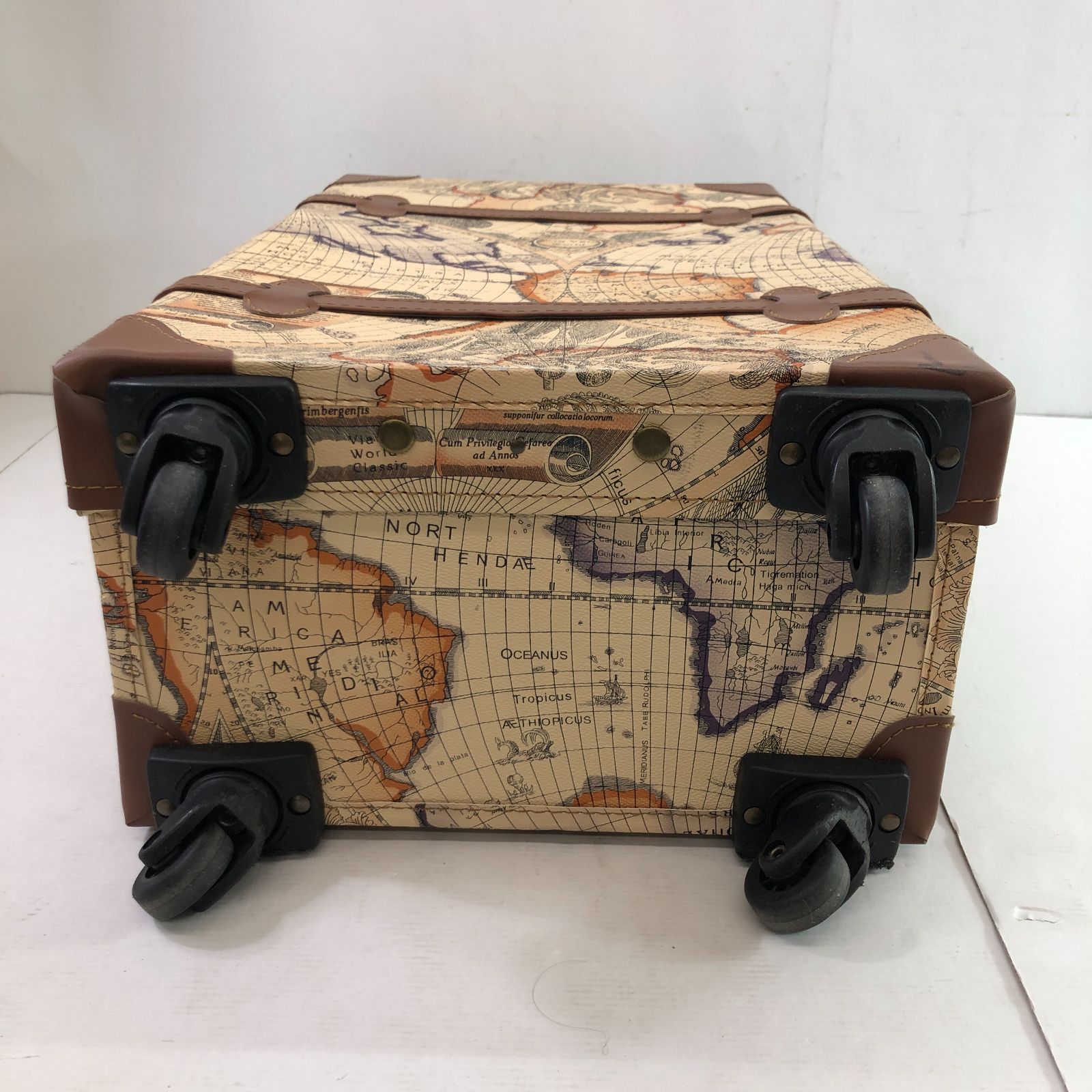 04m2274∞ キャリーバック ワールドトランク スーツケース トラベルキャリー 地図柄 中古品
