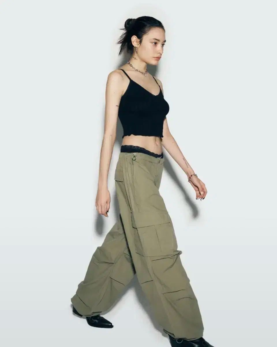 アジカリ PARACHUTE CARGO PANTS KHAKI