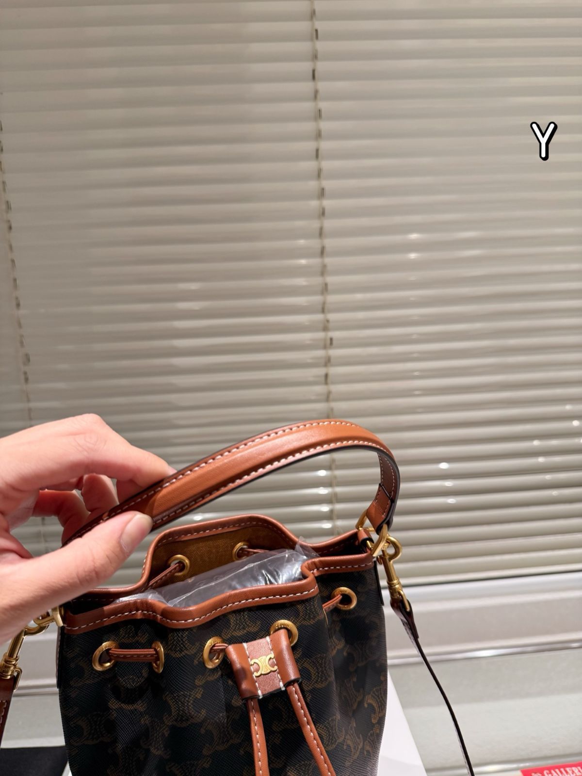 今日特価】CELINE Teen Clara スモール ドローストリング