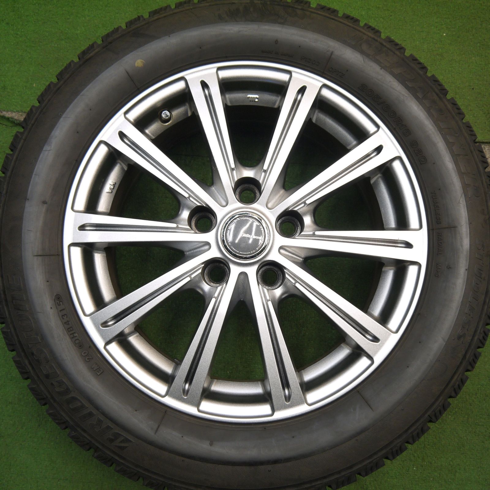 バリ溝！キレイ！9.5分☆スタッドレス 205/60R16 ブリヂストン アイス 